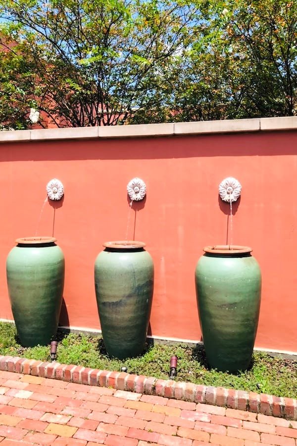 alt="Gorgeous Water Fountains on Government Street, Ocean Springs, Mississippi."